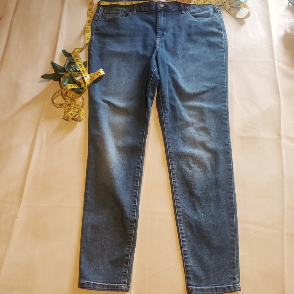 Jessica Simpson high rise skinny